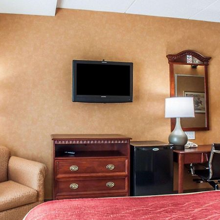 Quality Inn Near Walden Galleria Mall Cheektowaga Exterior foto