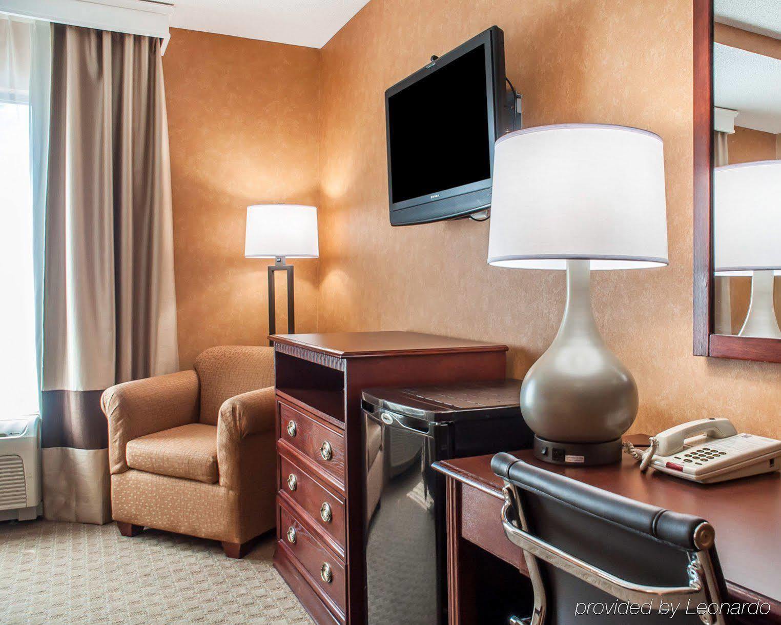Quality Inn Near Walden Galleria Mall Cheektowaga Exterior foto
