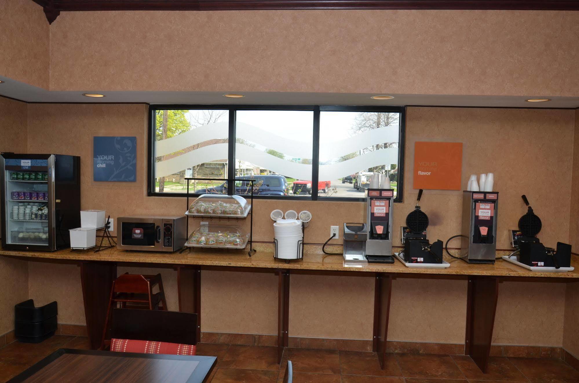 Quality Inn Near Walden Galleria Mall Cheektowaga Exterior foto
