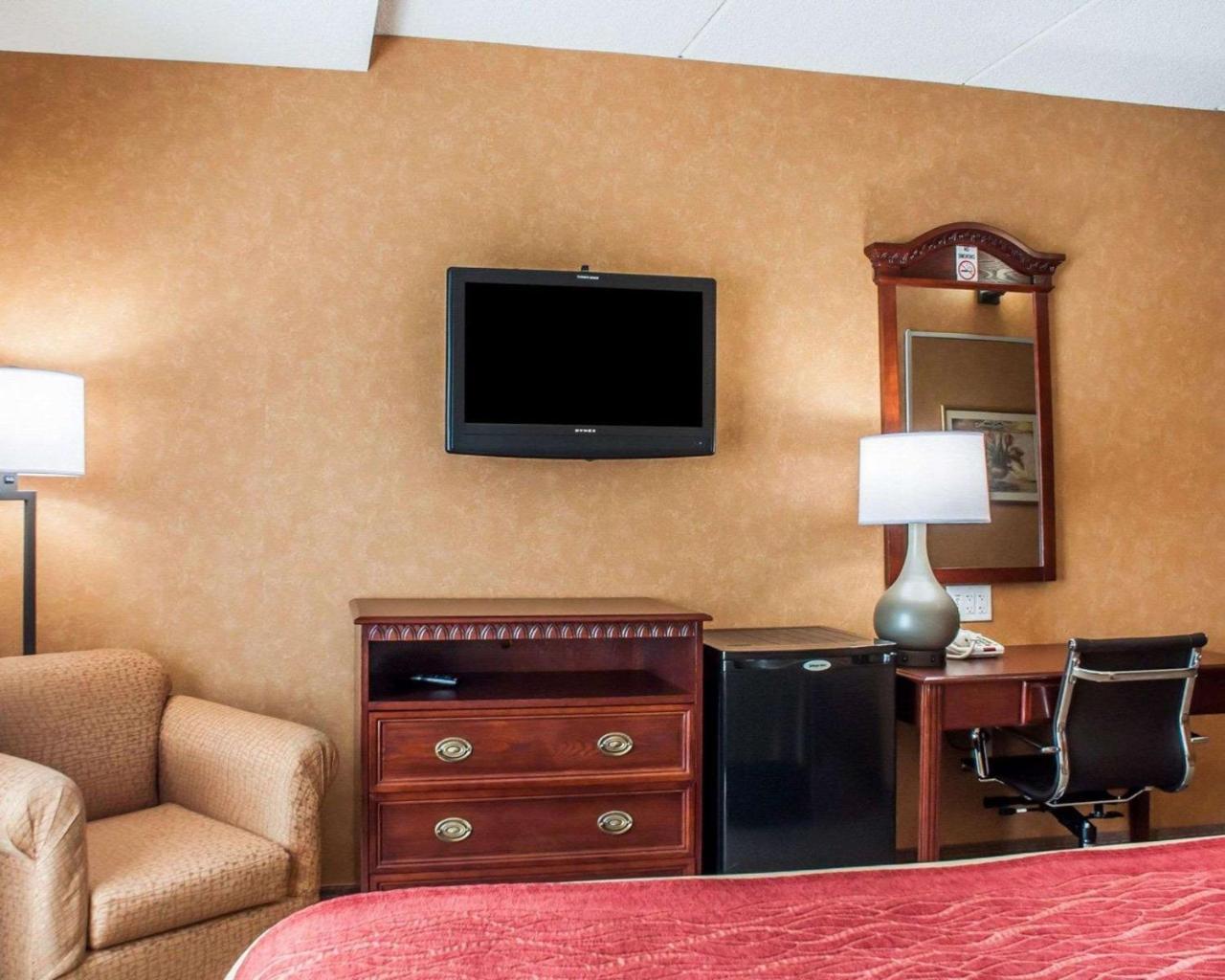 Quality Inn Near Walden Galleria Mall Cheektowaga Exterior foto