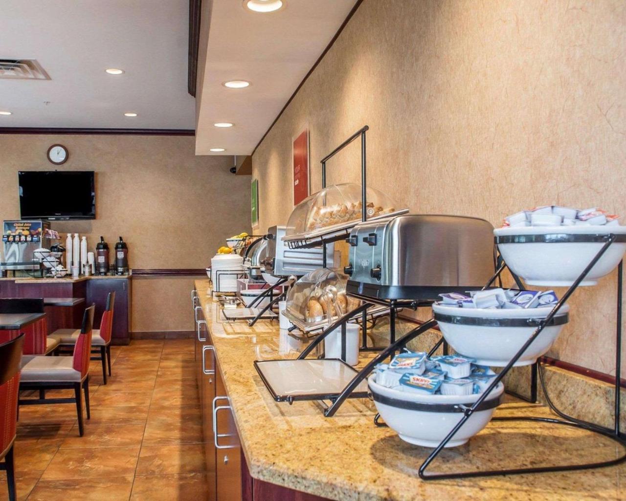 Quality Inn Near Walden Galleria Mall Cheektowaga Exterior foto