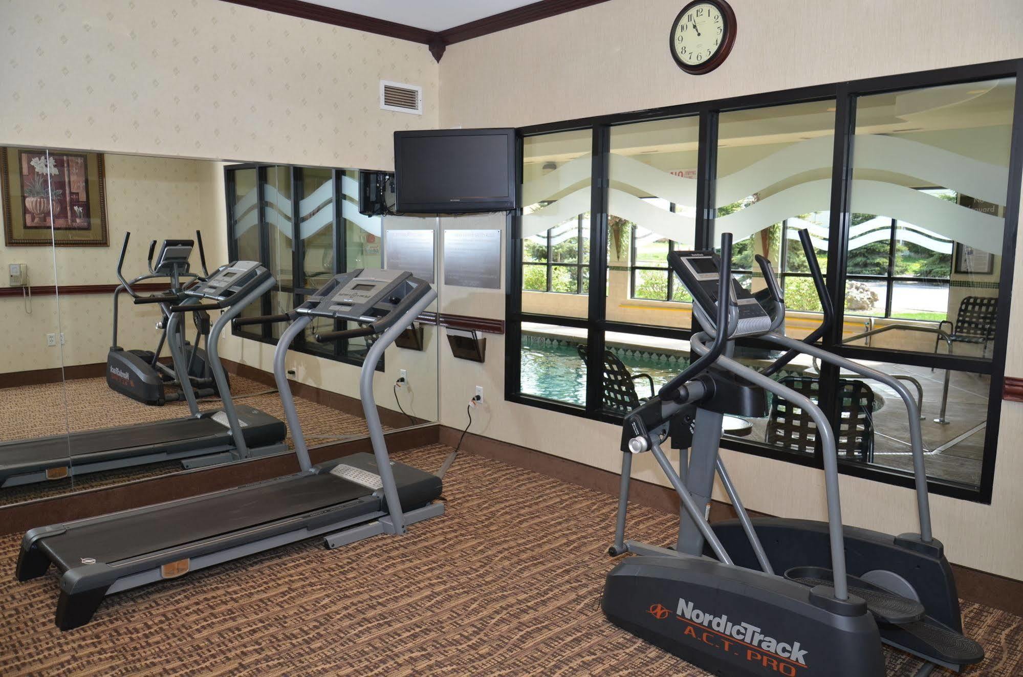 Quality Inn Near Walden Galleria Mall Cheektowaga Exterior foto