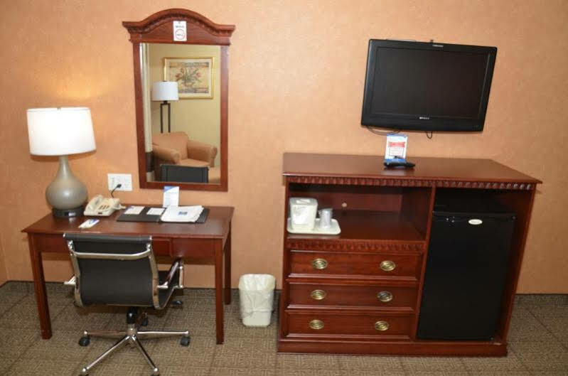 Quality Inn Near Walden Galleria Mall Cheektowaga Exterior foto